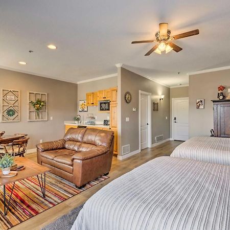 Large, Cozy Midway Studio With Mountain Views! Bagian luar foto