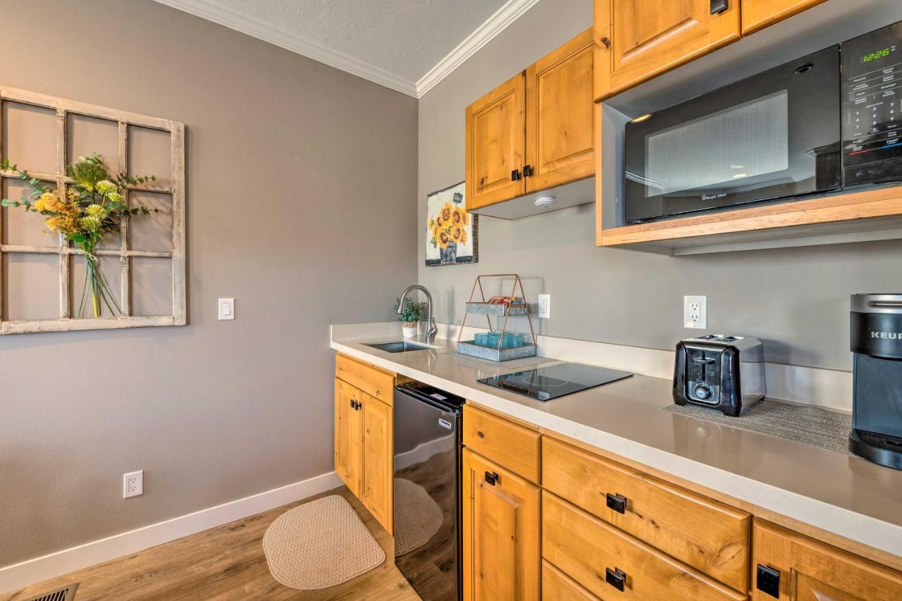 Large, Cozy Midway Studio With Mountain Views! Bagian luar foto