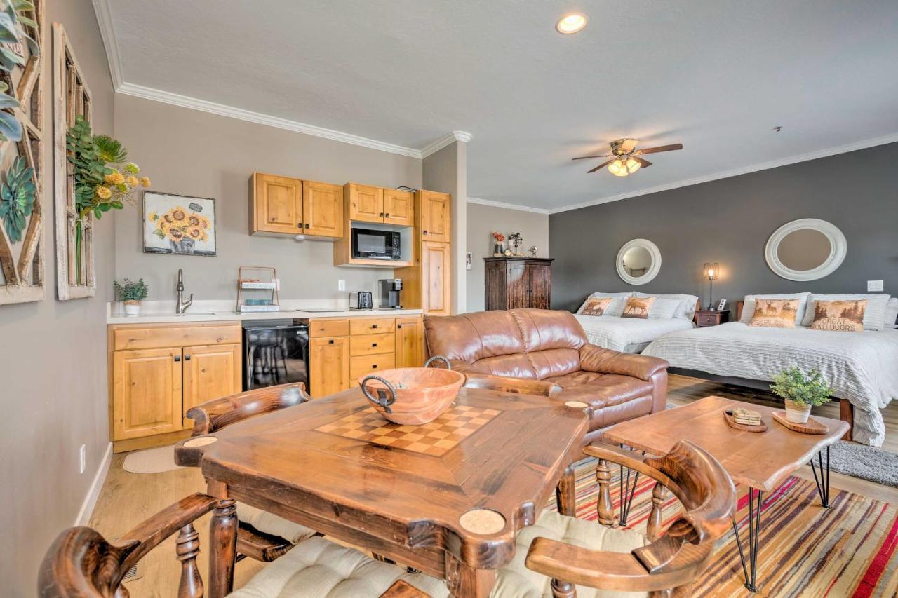 Large, Cozy Midway Studio With Mountain Views! Bagian luar foto