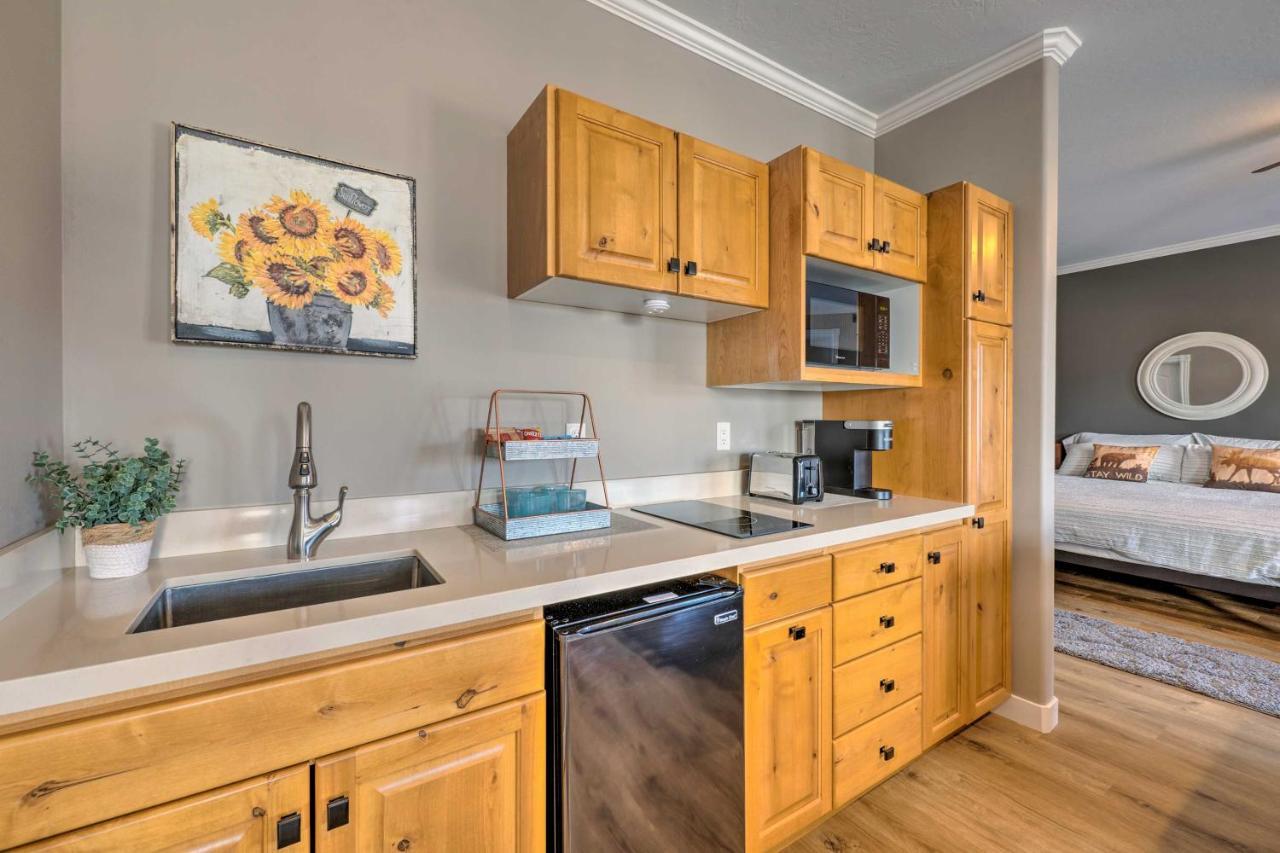 Large, Cozy Midway Studio With Mountain Views! Bagian luar foto