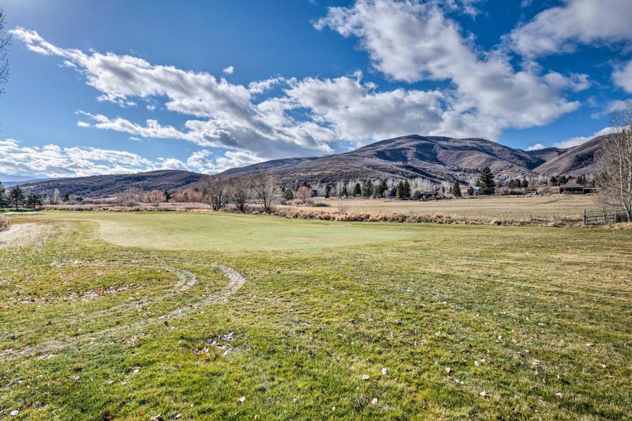 Large, Cozy Midway Studio With Mountain Views! Bagian luar foto